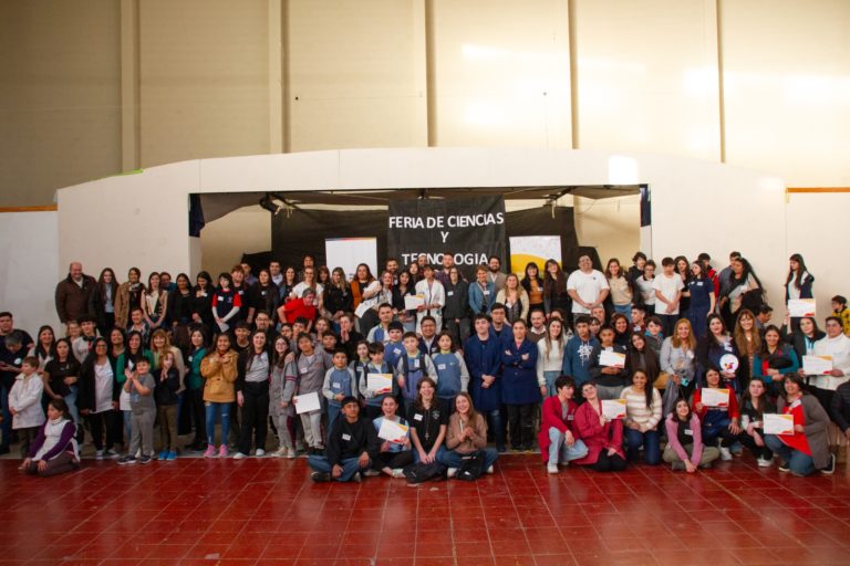 Lee más sobre el artículo Nueva instancia de la Feria Provincial de Ciencias y Tecnología; escuelas de toda la provincia expusieron sus proyectos en Trelew