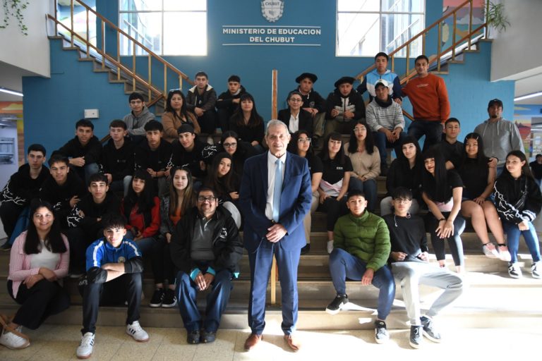 Lee más sobre el artículo Estudiantes de la meseta y el valle medio visitaron institutos y universidades gracias al proyecto “Cuando sea grande quiero ser”