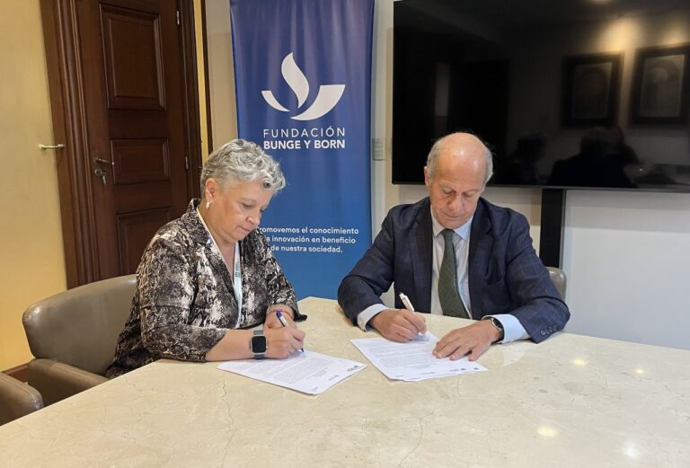 Lee más sobre el artículo El Ministerio de Educación del Chubut firmó convenios de cooperación con las Fundaciones Bunge y Born y Pérez Companc