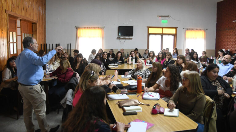 Lee más sobre el artículo Política educativa con mirada territorial: dio inicio la actualización de saberes para supervisores en Chubut