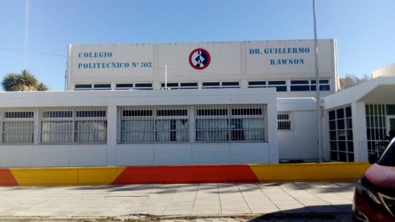 Lee más sobre el artículo Escuela 702
