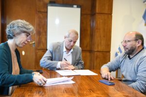Lee más sobre el artículo El Ministerio de Educación y la Universidad del Chubut firmaron un convenio de cooperación