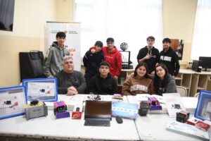 Lee más sobre el artículo El Ministerio de Educación entregó equipamiento de robótica a la Escuela N° 776 de Playa Unión