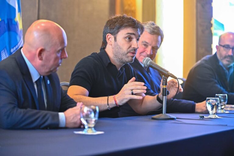 Torres anunció junto a Aluar la construcción de un complejo educativo público-privado en Puerto Madryn