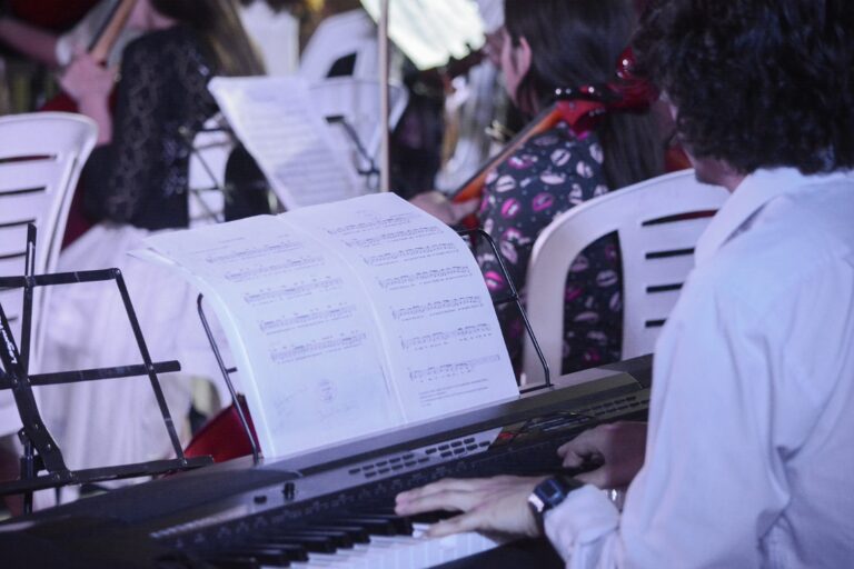 Lee más sobre el artículo Inician las preinscripciones en línea para los Talleres FAV y el Programa Provincial de Coros y Orquestas 2026