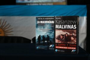 Lee más sobre el artículo Estudiantes de Trelew participaron de la jornada “Malvinizando Chubut” junto a veteranos y protagonistas de la Gesta de 1982