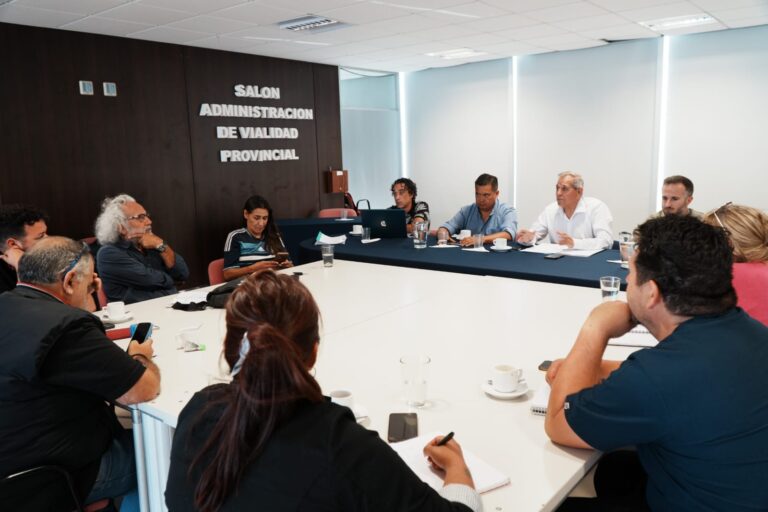 Gobierno y gremios de auxiliares de la educación homologaron acuerdos y acordaron continuar las negociaciones salariales