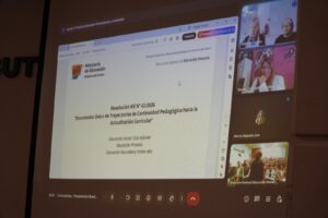 Lee más sobre el artículo Equipos técnicos y curricularistas avanzan en la actualización curricular en Chubut