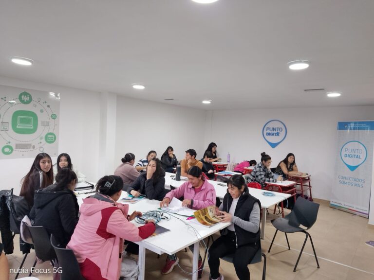 El Ministerio de Educación incorpora en Tecka una nueva oferta académica en Niñez, Adolescencia y Familia