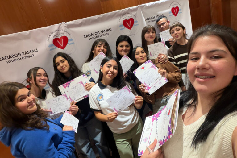 Lee más sobre el artículo Estudiantes de Puerto Madryn obtuvieron el Primer Premio Latinoamericano del Centro Ana Frank y representarán a la región en Ámsterdam