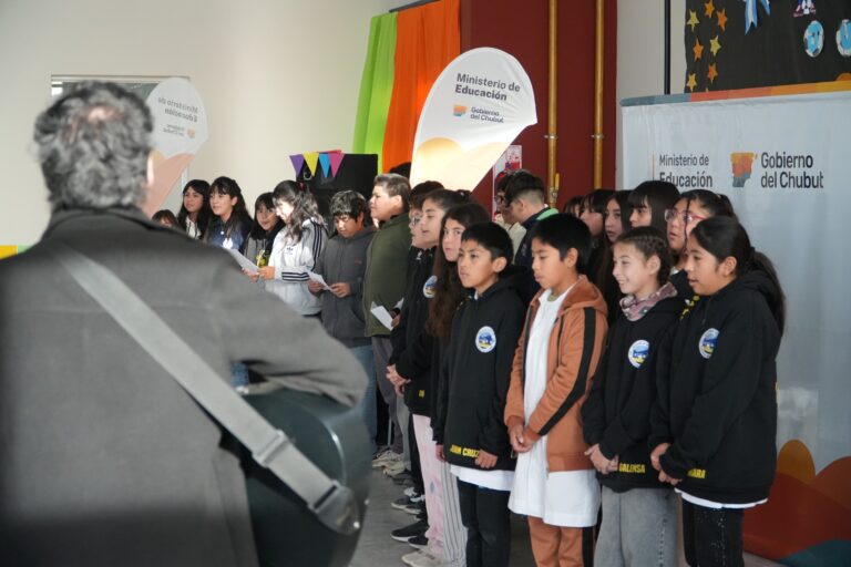 Chubut presenta el Cancionero Educativo Provincial, una obra colectiva que reúne creaciones de docentes y estudiantes de toda la provincia