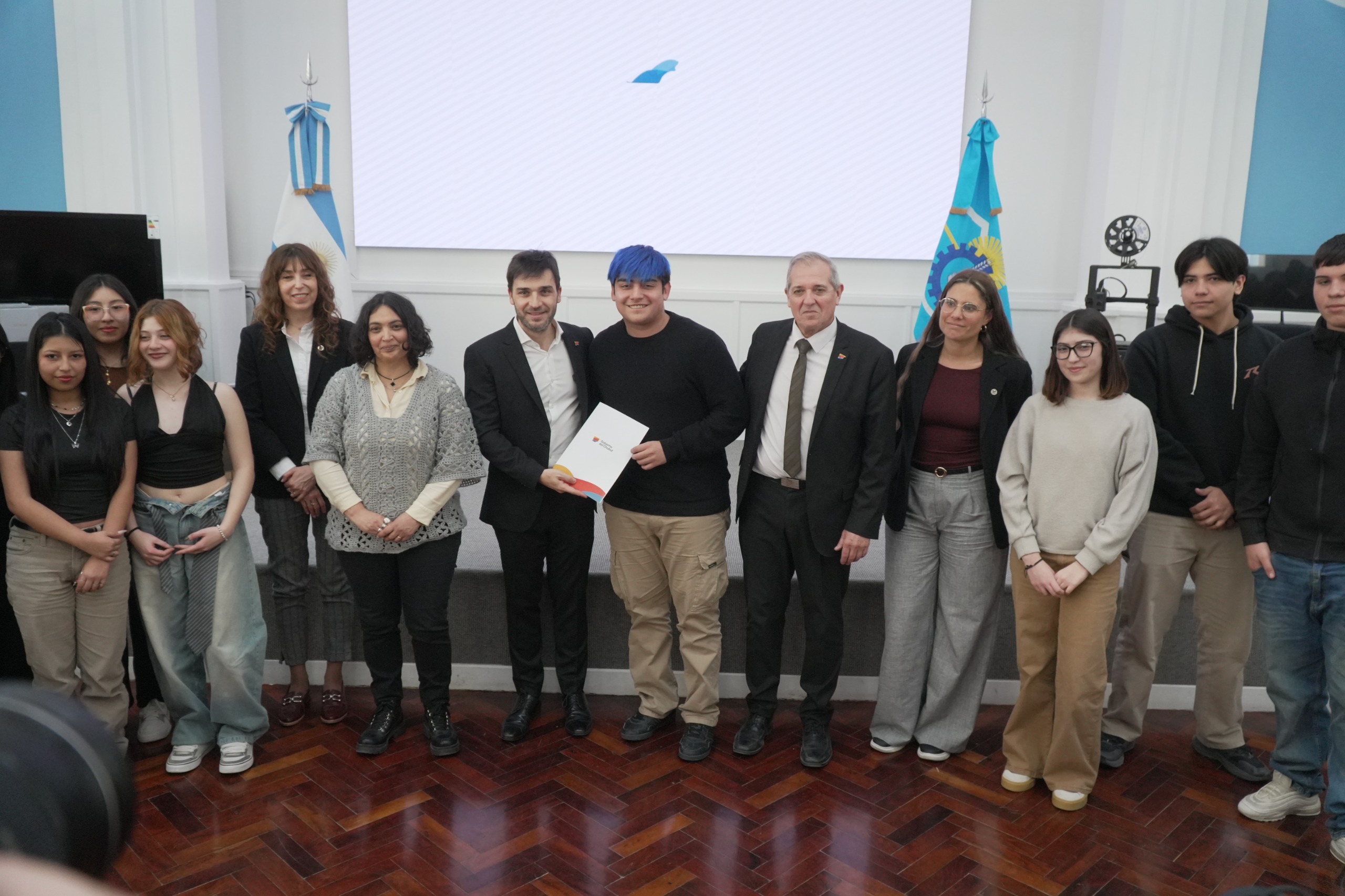 Torres presentó Escuelas FoCo, un programa para fortalecer la formación y la inserción ... thumbnail