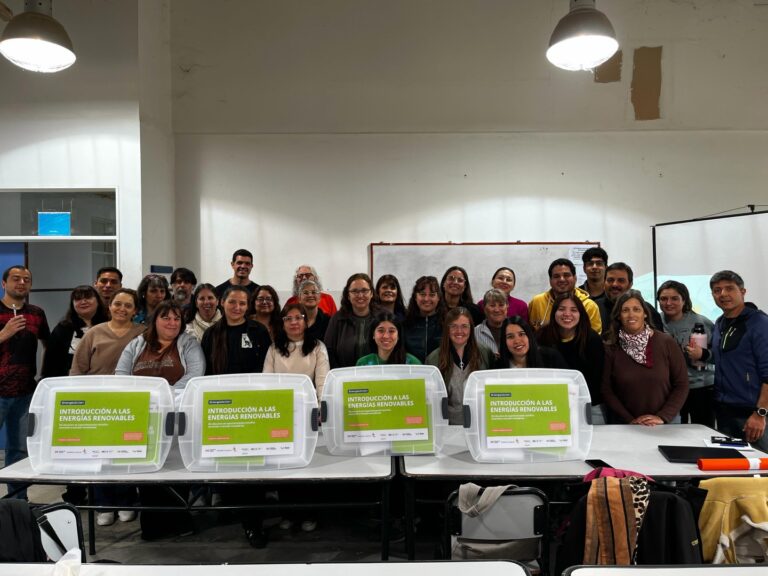 Diez escuelas de Chubut recibieron kits didácticos para enseñar energías renovables